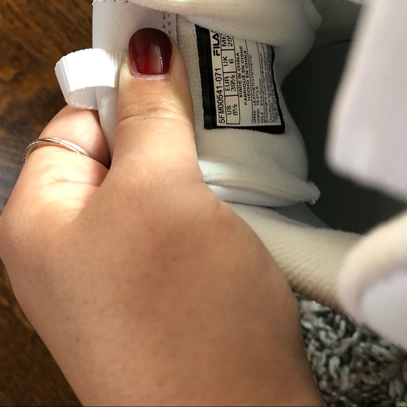 ❌SOLD❌ Women’s FILA Sneakers 👟 - Picture 7 of 8